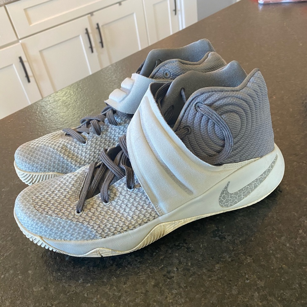 Nike Kyrie 2 Omega Size 10